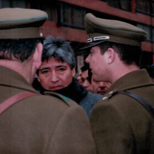 Dirigente CUT conversa con Carabineros, huelga Metalpar [1995]