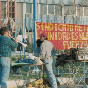 Campamento afuera de empresa, huelga Metalpar [1995]