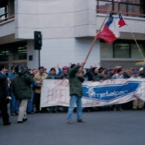 Corte de calle Lord Cochrane en apoyo a huelga Metalpar [1995]